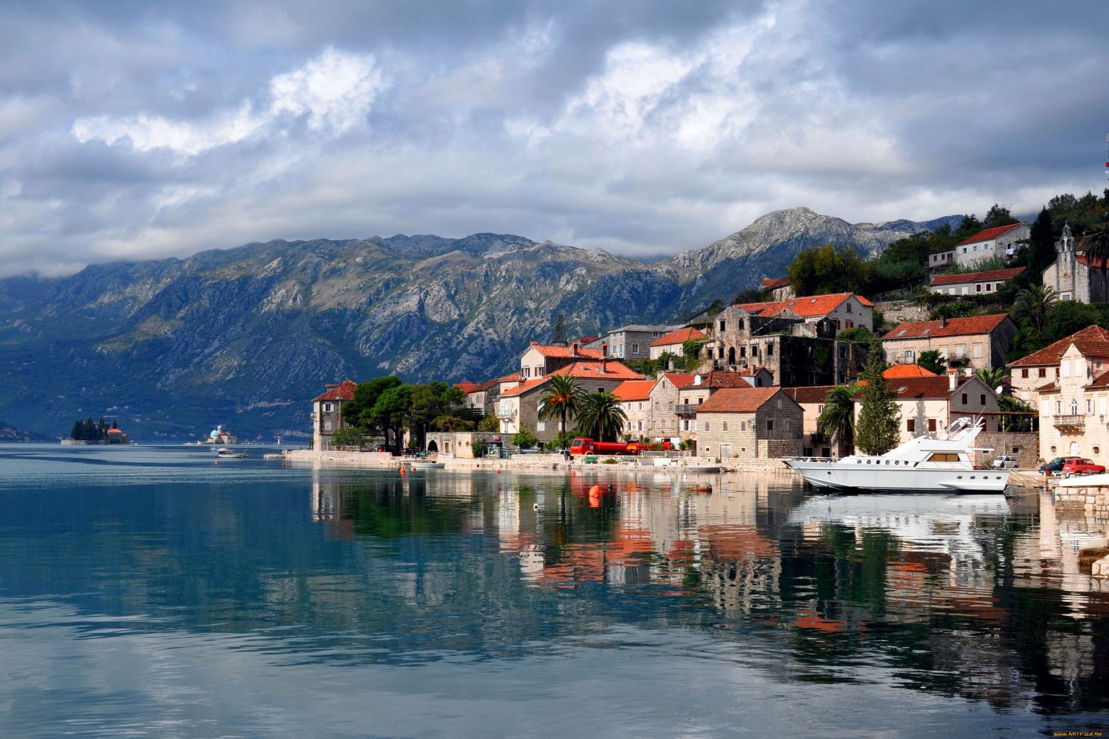 Недвижимость в Черногории на берегу моря