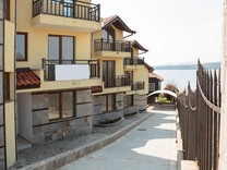 Двухкомнатные апартаменты с красивым видом на море в Созополе
