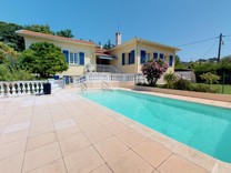 Просторная вилла с бассейном на высотах Ниццы