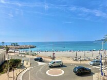 Дуплекс под ремонт на набережной Ментона