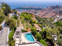Элегантный дом с видом на Монако в Босолей