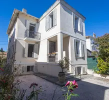 Буржуазный особняк в 15-ти минутах от моря, продажа. №50351. ЭстейтСервис.