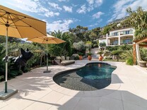 Современный дом с видом в La Turbie