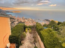 Вилла с потенциалом, видом на море и Монако