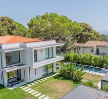 Вилла с дизайнерской отделкой в Рокебрюн , продажа. №50661. ЭстейтСервис.