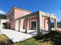 Новый дом с бассейном в Мандельё-ла-Напуль