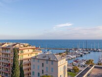 Четырёхкомнатная квартира в Ментоне - Гараван