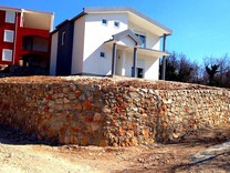 Новый дом с хорошим потенциалом в Сутоморе