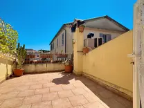 Таунхаус недалеко от моря в Старом Антибе Таунхаус недалеко от моря в Старом Антибе