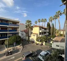 Большая квартира возле моря в Гольф-Жуан, продажа. №51036. ЭстейтСервис.