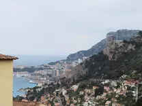 Квартира с видом на море и Монако в деревне Рокебрюн