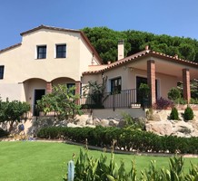 Солидная вилла с тремя спальнями в Santa Cristina D’aro, продажа. №38216. ЭстейтСервис.