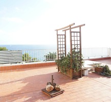 Двухкомнатные апартаменты на берегу моря с бассейном и террасой в Cap de Salou, продажа. №33679. ЭстейтСервис.