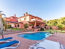 Дом с пятью спальнями в Marbella, Valdeolletas