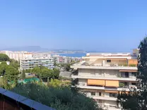 Квартира с гаражом и видом на море в Ницце 