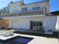 Трехкомнатная вилла в Ллорет Де Мар