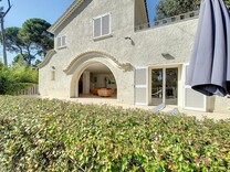 Отремонтированный дом в престижном секторе Cap-d'Antibes