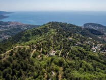 Вилла с большим участком между Монако и Италией
