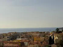 Панорамная квартира с гаражом в Ментоне