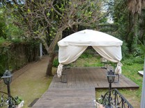 Апартаменты в Каннах с садом