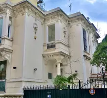 Буржуазный особняк под ремонт в центре Ниццы