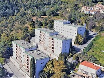 Большие апартаменты под ремонт в Каннах 