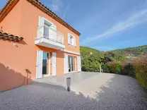 Дом с морской панорамой в Эз