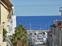 Четырёхкомнатная квартира напротив моря