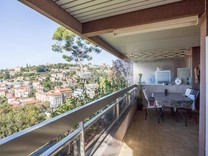 Семейная квартира с панорамным видом в Ницце