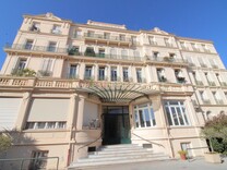 Большие апартаменты в центре Ментона