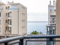 Аккуратная квартира с видом на море в Ницце 