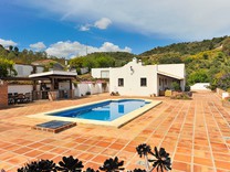 Большая вилла с тремя спальнями в Алаурин-эль-Гранде