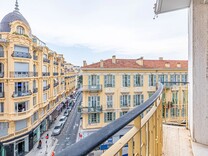 Трехкомнатная квартира возле Galeries Lafayette