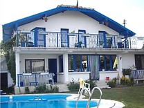 Двухэтажный дом с бассейном в Бяле