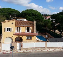 Солидная вилла с бассейном в центре Platja d'aro, продажа. №33321. ЭстейтСервис.