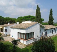 Большая вилла с бассейном в урбанизации Golf Costa Brava, продажа. №25791. ЭстейтСервис.