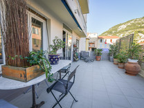 Квартира с огромной террасой в центре Болье-сюр-Мер