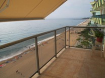 Трехкомнатная квартира на первой линии в Плайа-де-Аро