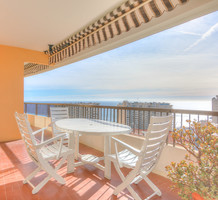 Двухкомнатная квартира с видом на море в Босолей, продажа. №39000. ЭстейтСервис.