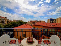Квартира с небольшим видом на море в Ментоне 