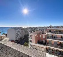 Пентхаус с большой террасой в ста метрах от моря, продажа. №51107. ЭстейтСервис.