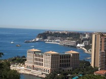 Трехкомнатная квартира с видом на море в Рокебрюн-кап-Мартен