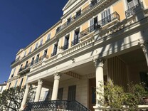 Большая квартира с потенциалом в Ментоне 