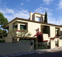 Просторная вилла с садом и бассейном в Сагаро, продажа. №25525. ЭстейтСервис.