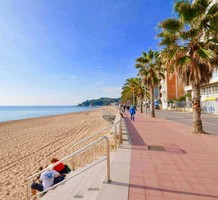 Большая квартира в 100 метрах от моря в Lloret de Mar, продажа. №39525. ЭстейтСервис.