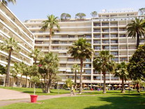 Просторные апартаменты с 1 спальней с видом на море в Каннах