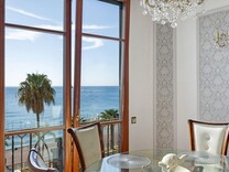 Буржуазная квартира напротив моря в Ницце