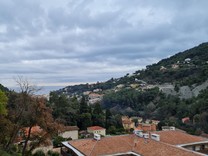 Апартаменты с видом на море и горы в Ментоне