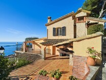 Вилла с шикарной панорамой в Èze