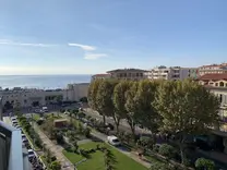 Трехкомнатная квартира с видом на море и Казино